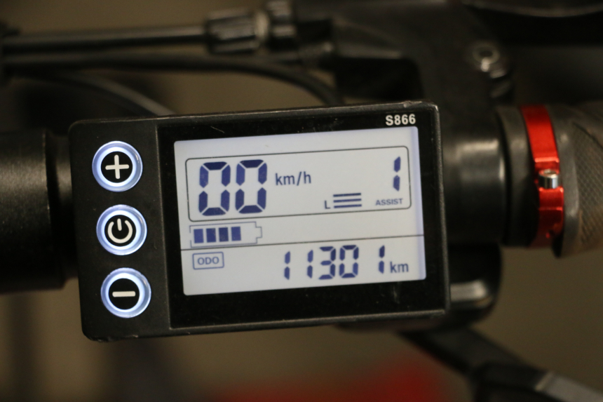 photo de TACHOMETER  URBANGLIDE E-CROSS PRO 1 - Detailansicht des Bauteils