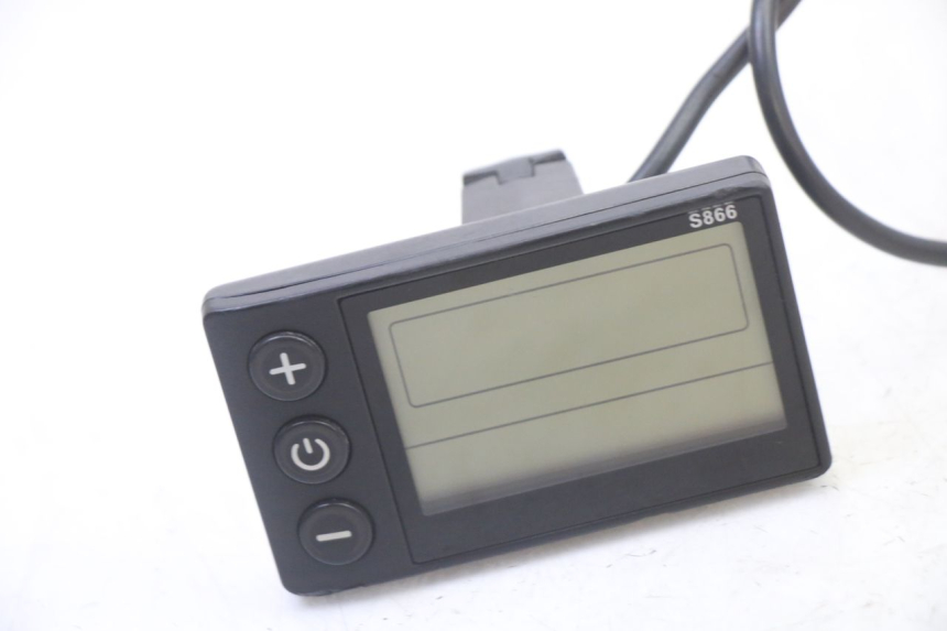 photo de TACHOMETER  URBANGLIDE E-CROSS PRO 1 - Zoom auf Gebrauchszustand