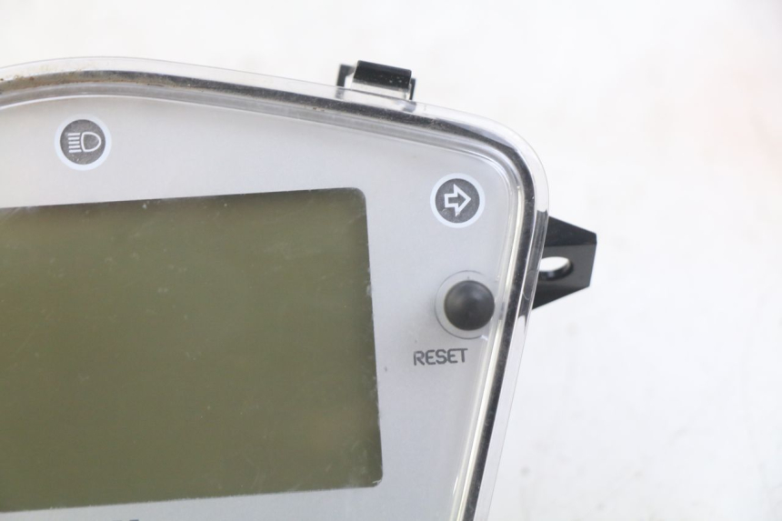 photo de TACHOMETER  PEUGEOT E-VIVACITY 1 (2012 - 2018) - Oberflächenzustand und Material