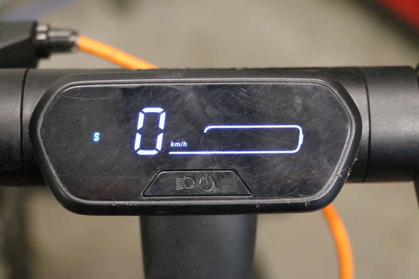 photo de TACHO SEGWAY NINEBOT E2 1 - Zoom auf Gebrauchszustand