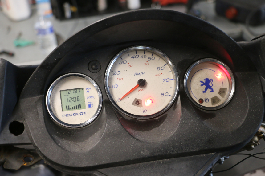photo de TACHOMETER PEUGEOT ELYSTAR 50 (2002 - 2014) - Technische Nahaufnahme