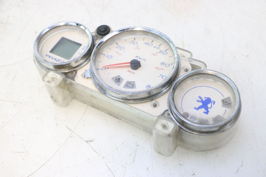 photo de TACHOMETER PEUGEOT ELYSTAR 50 (2002 - 2014) - Oberflächenzustand und Material