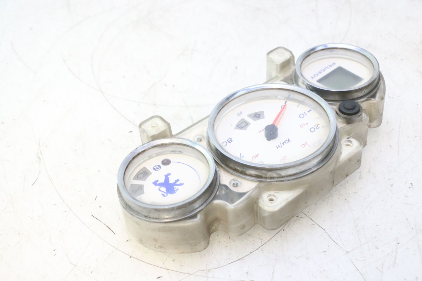 photo de TACHOMETER PEUGEOT ELYSTAR 50 (2002 - 2014) - Details der Befestigungspunkte
