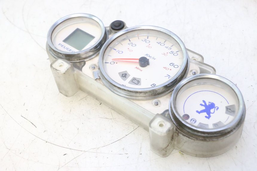 photo de TACHOMETER PEUGEOT ELYSTAR 50 (2002 - 2014) - Oberflächenzustand und Material
