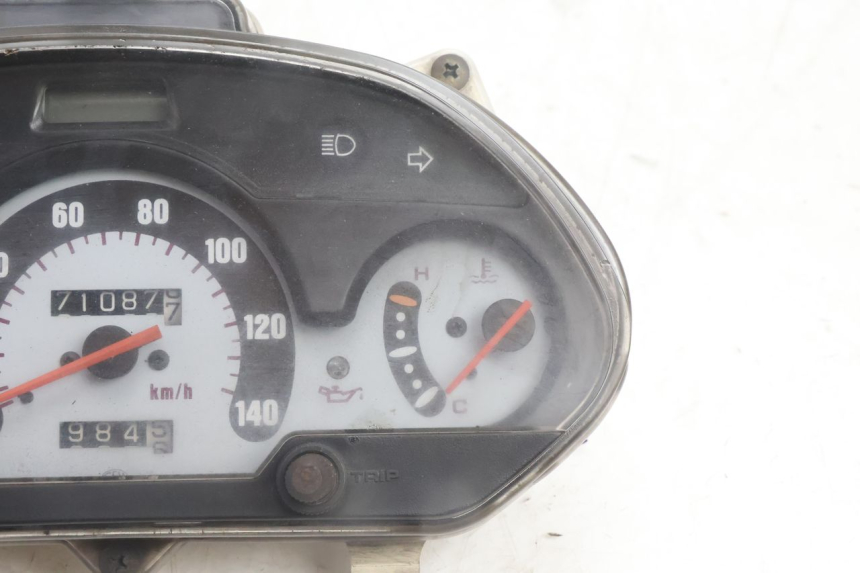 photo de TACHOMETER HONDA FES PANTHEON 2T 125 (1998 - 2002) - Zoom auf Gebrauchszustand