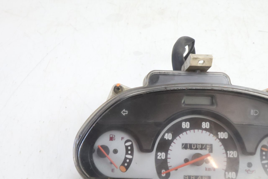 photo de TACHOMETER HONDA FES PANTHEON 2T 125 (1998 - 2002) - Technische Nahaufnahme