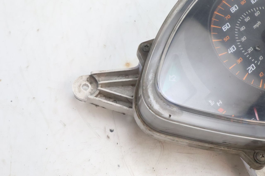 photo de TACHOMETER HONDA FES PANTHEON 125 (2003 - 2007) - Details der Befestigungspunkte