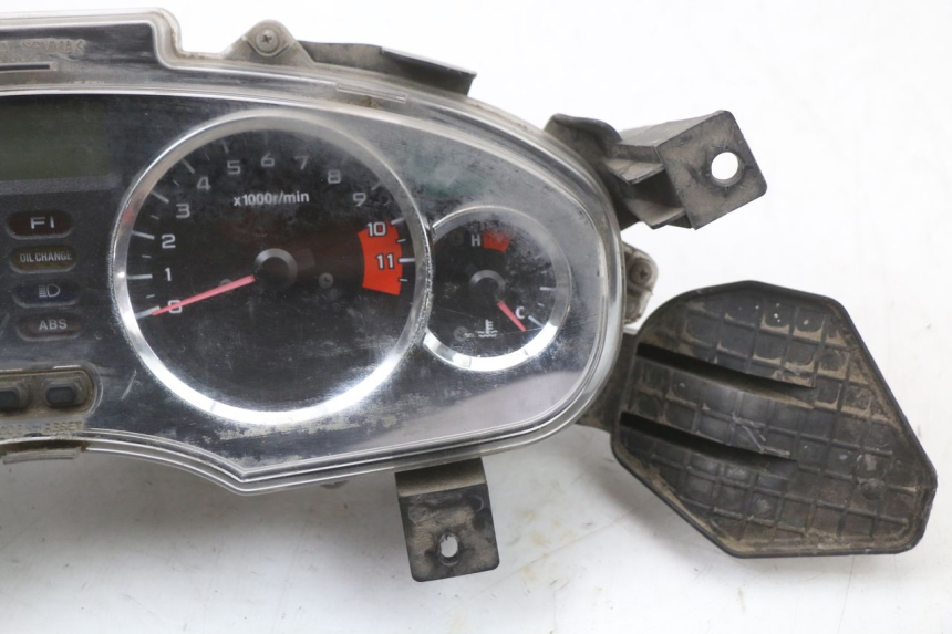 photo de TACHOMETER HONDA FES S-WING SWING ABS 125 (2007 - 2015) - Technische Nahaufnahme