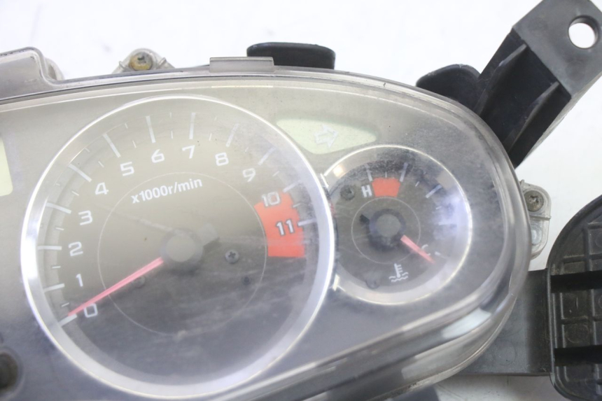 photo de TACHOMETER HONDA FES S-WING SWING ABS 125 (2007 - 2015) - Alternative Perspektive