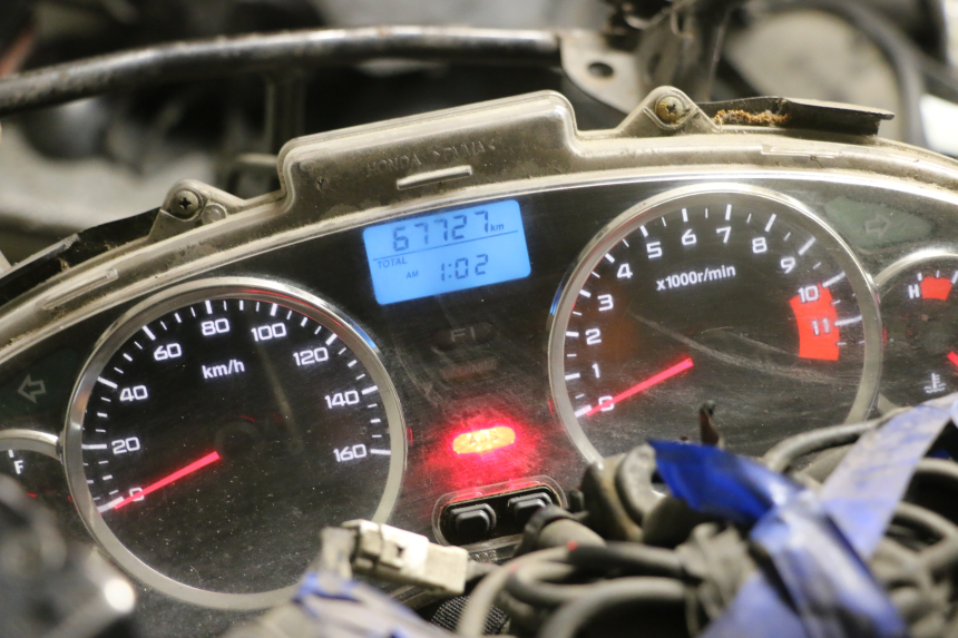 photo de TACHOMETER HONDA FES S-WING SWING ABS 125 (2007 - 2015) - Technische Nahaufnahme