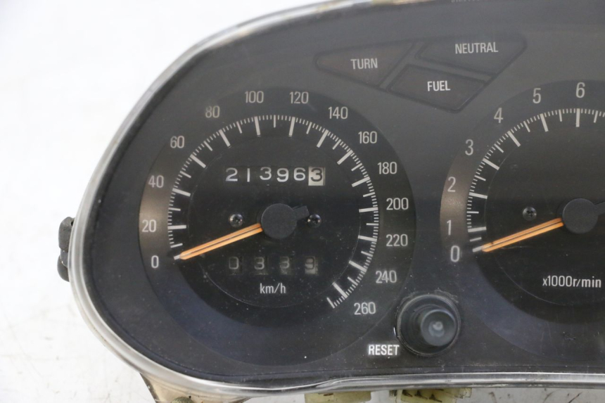 photo de TACHOMETER  YAMAHA FJ 36Y 1100 (1984 - 1985) - Fokus auf die Struktur