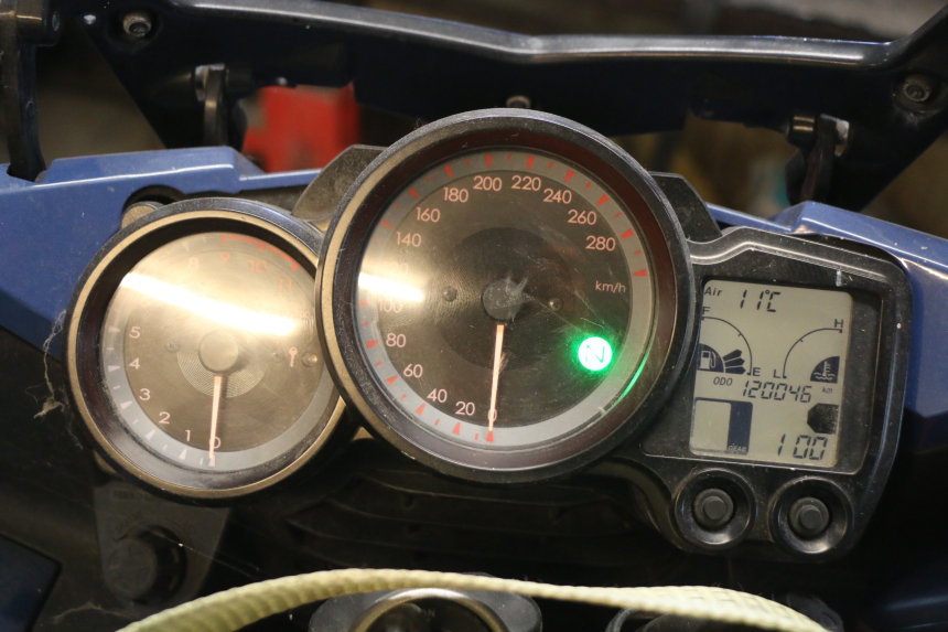 photo de TACHOMETER YAMAHA FJR ABS 1300 (2006 - 2012) - Charakteristische Merkmale
