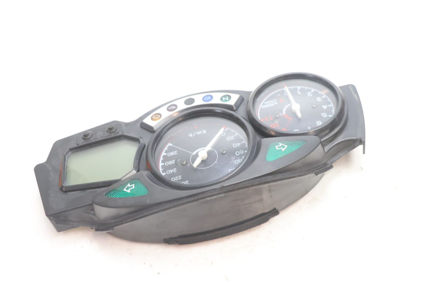 photo de TACHOMETER  YAMAHA FJR 1300 (2001 - 2005) - Details der Befestigungspunkte