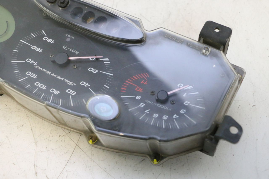 photo de TACHOMETER  HONDA FJS SILVER WING SILVERWING 400 (2005 - 2008) - Details der Befestigungspunkte