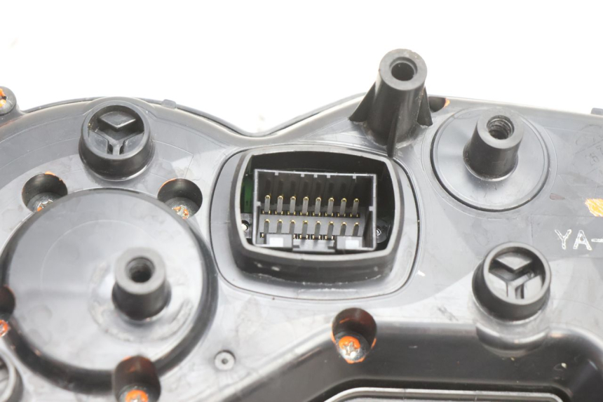 photo de TACHOMETER  YAMAHA FZ8 800 (2010 - 2016) - Oberflächenzustand und Material