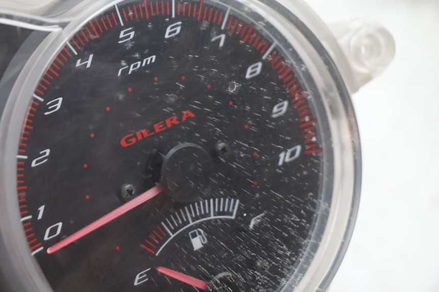 photo de TACHOMETER GILERA GP 800 (2007 - 2013) - Details der Befestigungspunkte