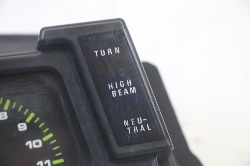 photo de TACHOMETER  KAWASAKI GPX R WARBIRD 600 (1988 - 1993) - Details der Befestigungspunkte