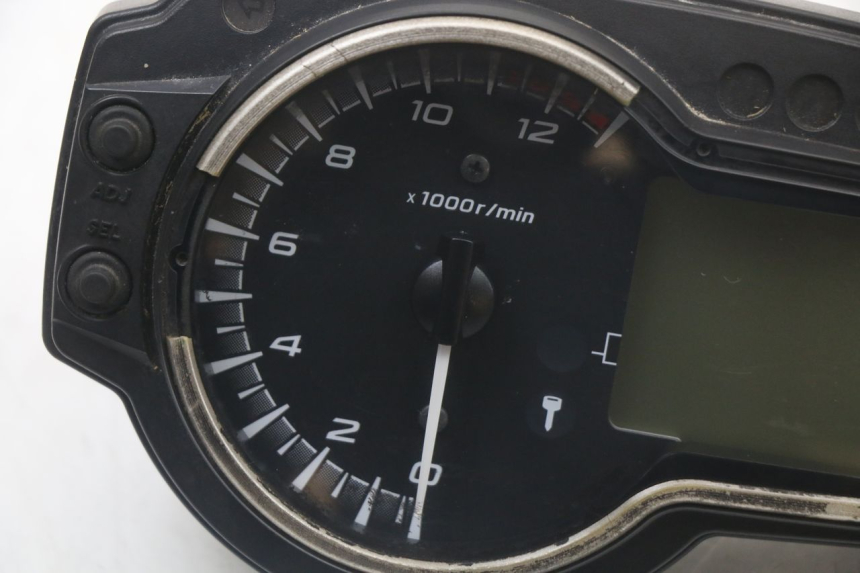 photo de TACHOMETER  SUZUKI GSR 750 (2011 - 2017) - Zoom auf Gebrauchszustand