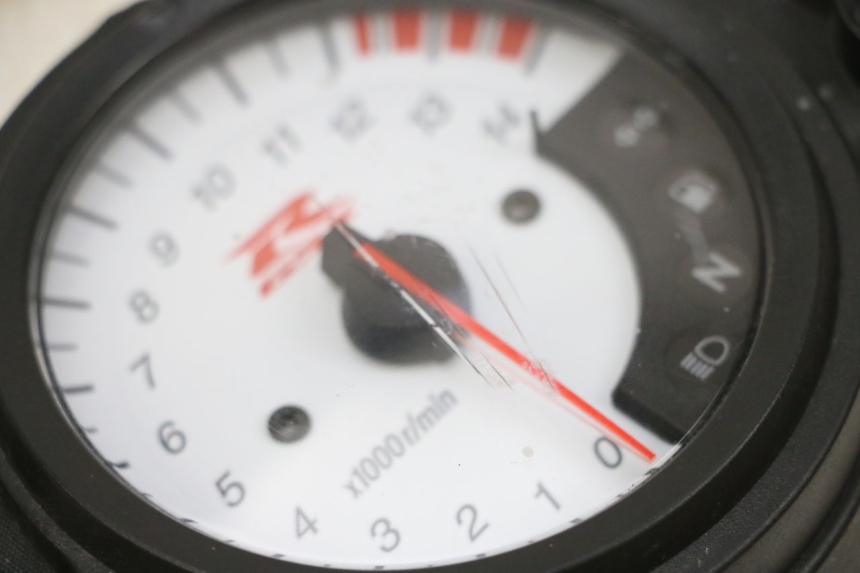 photo de TACHOMETER  SUZUKI GSXR GSX-R 1000 (2003 - 2004) - Hochauflösende Nahaufnahme