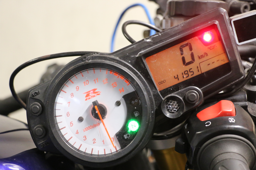 photo de TACHOMETER  SUZUKI GSXR GSX-R 1000 (2003 - 2004) - Zoom auf Gebrauchszustand