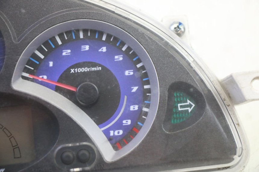photo de TACHOMETER  SYM GTS EVO 125 (2009 - 2013) - Details der Befestigungspunkte