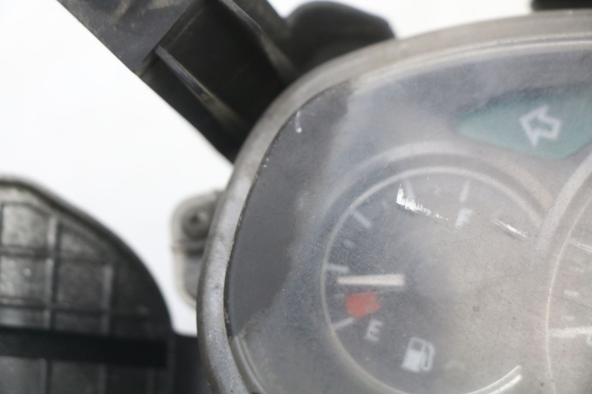 photo de TACHOMETER  HONDA FES S-WING SWING 125 (2007 - 2015) - Zoom auf Gebrauchszustand
