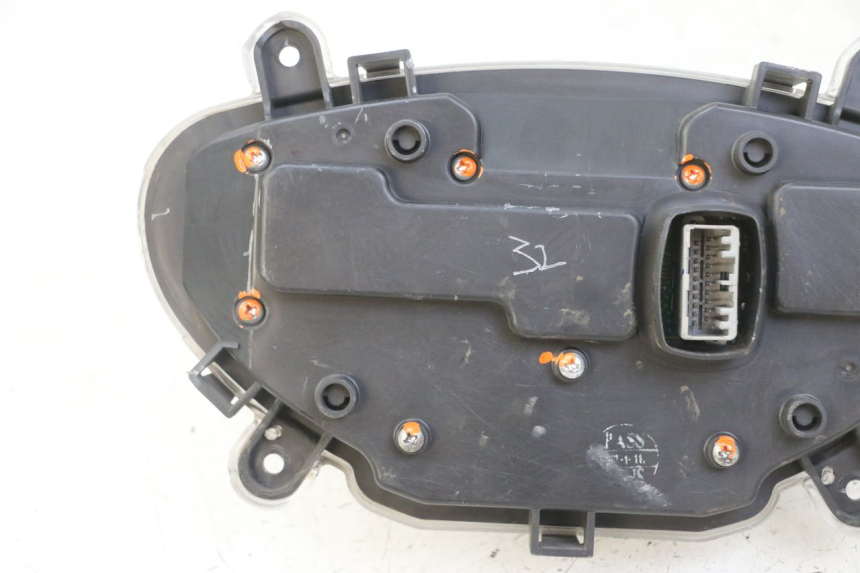 photo de TACHOMETER  PIAGGIO IE MP3 YOURBAN 300 (2011 - 2016) - Details der Befestigungspunkte