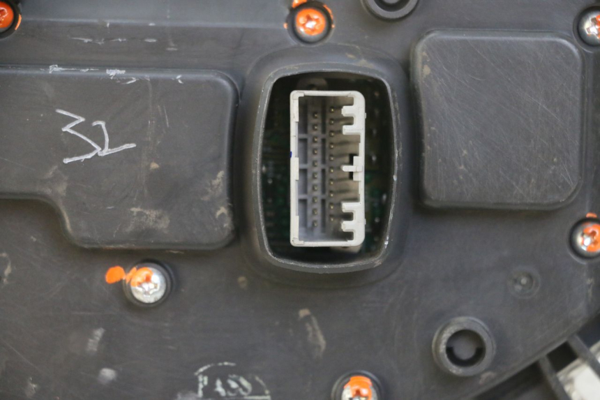 photo de TACHOMETER  PIAGGIO IE MP3 YOURBAN 300 (2011 - 2016) - Oberflächenzustand und Material