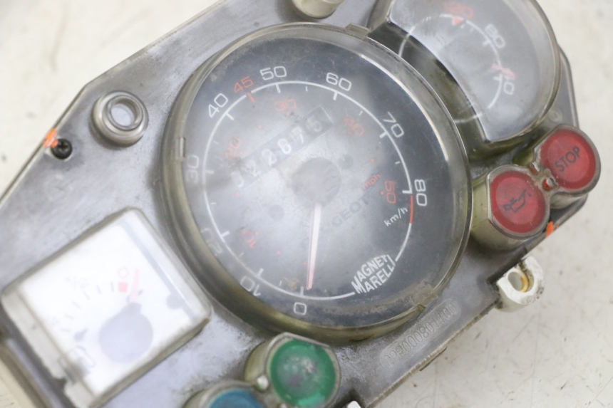 photo de TACHOMETER  PEUGEOT JET FORCE CARBU 50 (2003 - 2016) - Oberflächenzustand und Material