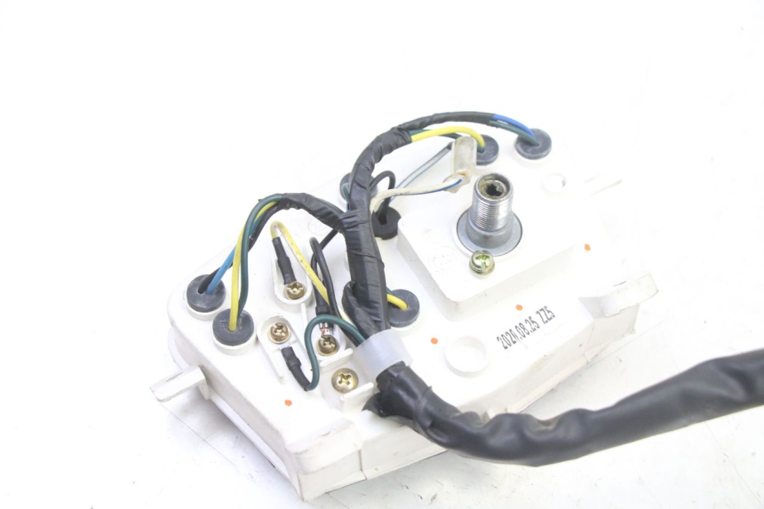 photo de TACHOMETER  PEUGEOT KISBEE 2T 50 (2018 - 2022) - Oberflächenzustand und Material