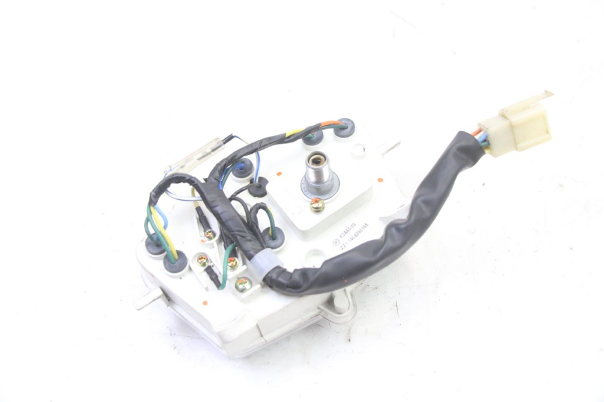 photo de TACHOMETER PEUGEOT KISBEE 2T 50 (2010 - 2017) - Details der Befestigungspunkte