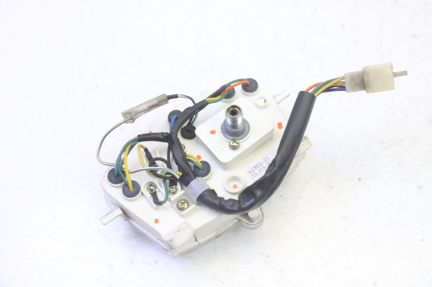 photo de TACHOMETER PEUGEOT KISBEE 2T 50 (2010 - 2017) - Details der Befestigungspunkte