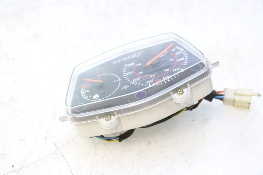 photo de TACHOMETER PEUGEOT KISBEE 2T 50 (2010 - 2017) - Zoom auf Gebrauchszustand