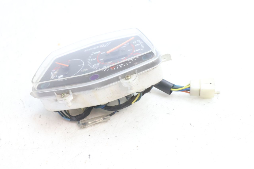 photo de TACHOMETER PEUGEOT KISBEE 2T 50 (2010 - 2017) - Gesamtansicht des Produkts
