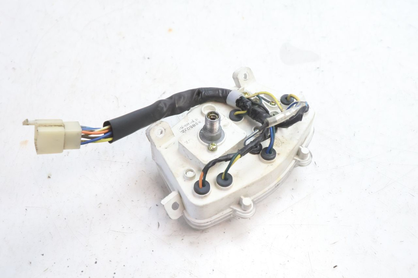 photo de TACHOMETER PEUGEOT KISBEE 2T 50 (2010 - 2017) - Oberflächenzustand und Material