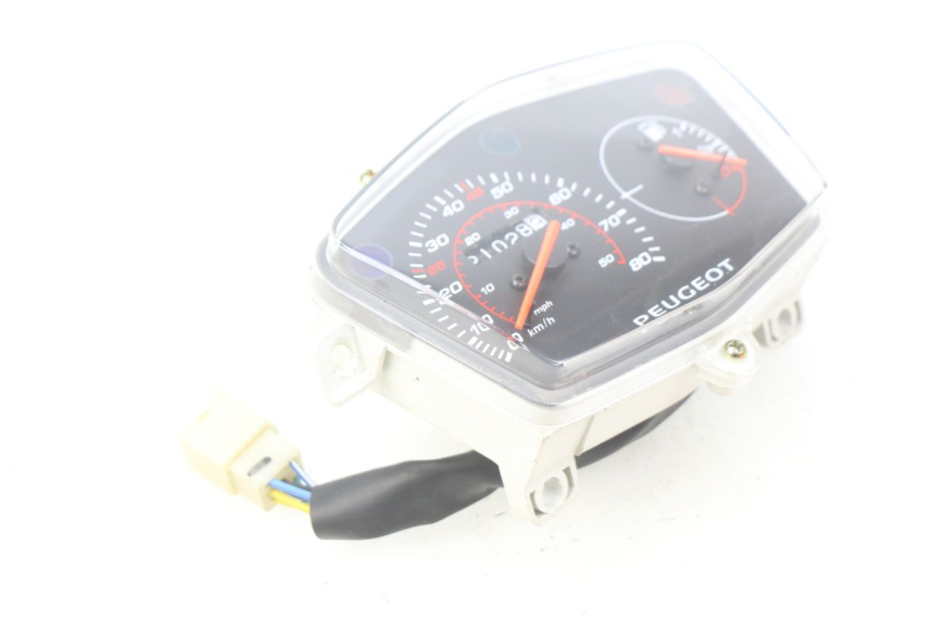 photo de TACHOMETER PEUGEOT KISBEE 4T 50 (2018 - 2022) - Oberflächenzustand und Material
