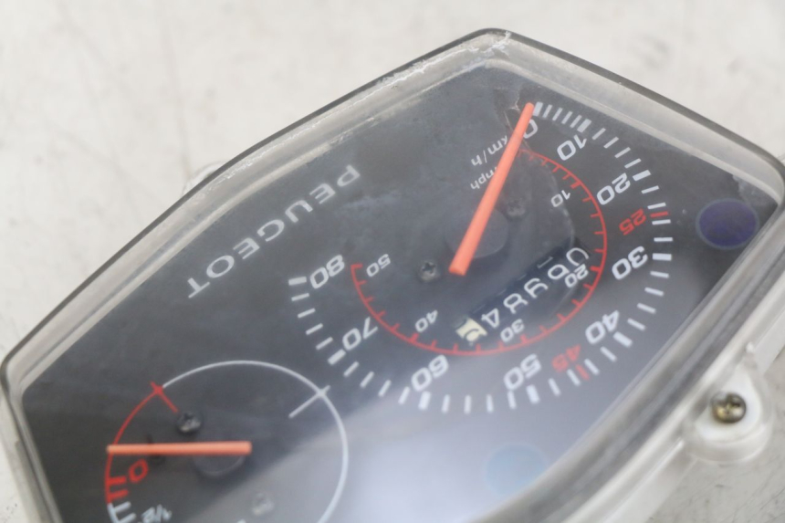 photo de TACHOMETER PEUGEOT KISBEE 4T 50 (2018 - 2022) - Details der Befestigungspunkte
