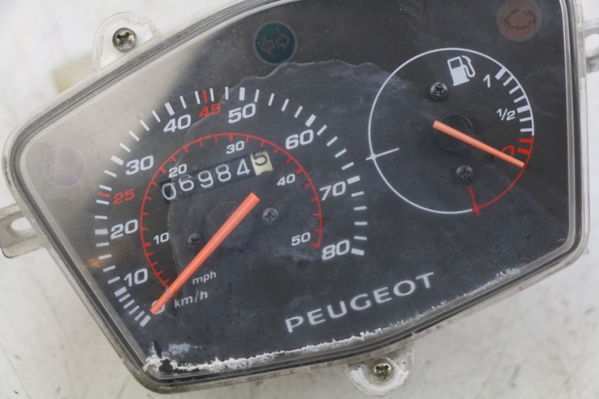 photo de TACHOMETER PEUGEOT KISBEE 4T 50 (2018 - 2022) - Oberflächenzustand und Material