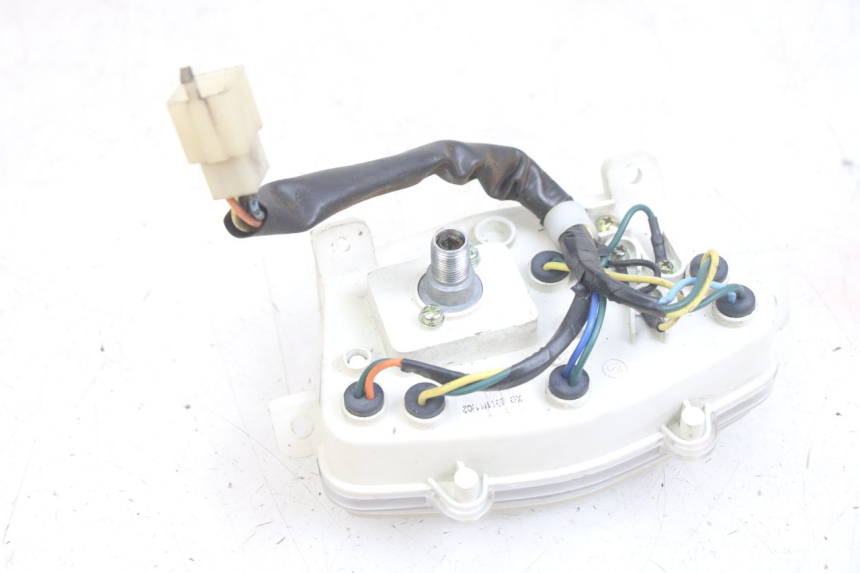 photo de TACHOMETER PEUGEOT KISBEE 4T 50 (2010 - 2017) - Details der Befestigungspunkte