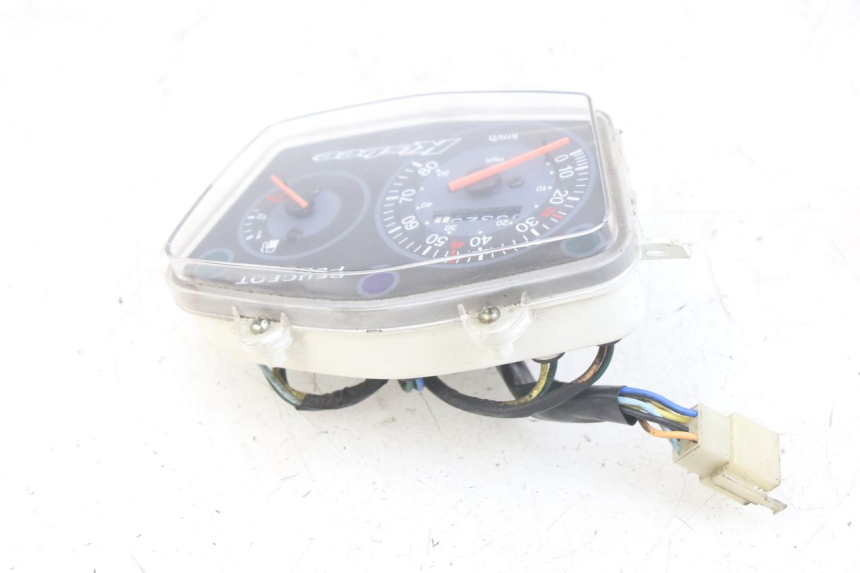 photo de TACHOMETER PEUGEOT KISBEE 4T 50 (2010 - 2017) - Oberflächenzustand und Material