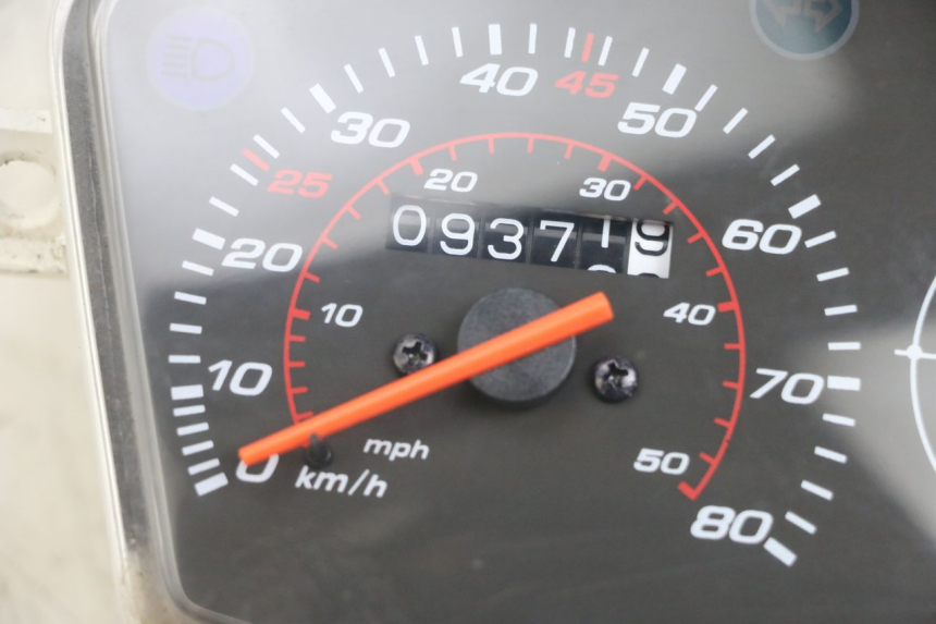 photo de TACHOMETER PEUGEOT KISBEE 4T 50 (2018 - 2022) - Oberflächenzustand und Material