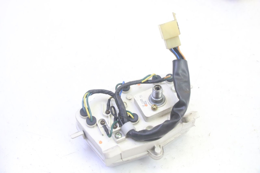 photo de TACHOMETER PEUGEOT KISBEE 4T 50 (2010 - 2017) - Details der Befestigungspunkte