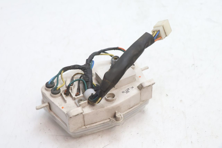 photo de TACHOMETER PEUGEOT KISBEE 4T 50 (2010 - 2017) - Details der Befestigungspunkte