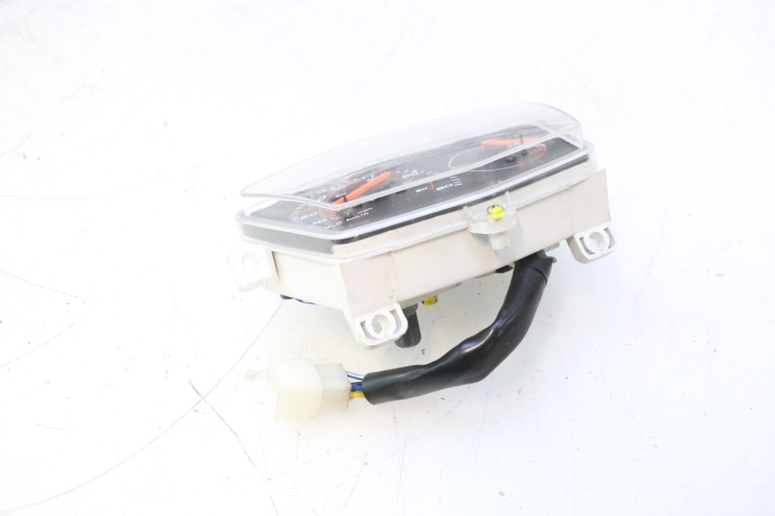 photo de TACHOMETER  PEUGEOT KISBEE 4T 50 (2023 - 2026) - Details der Befestigungspunkte