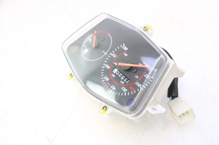 photo de TACHOMETER  PEUGEOT KISBEE 4T 50 (2023 - 2026) - Oberflächenzustand und Material
