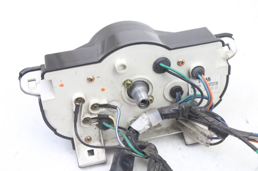 photo de TACHOMETER KYMCO AGILITY 4T 50 (2018 - 2022) - Details der Befestigungspunkte