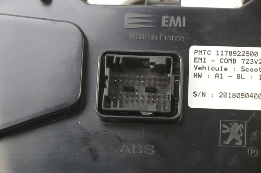 photo de TACHOMETER  PEUGEOT METROPOLIS 400 (2017 - 2020) - Gesamtansicht des Produkts