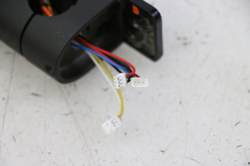 photo de TACHOMETER  XIAOMI MI PRO 2 1 - Details der Befestigungspunkte