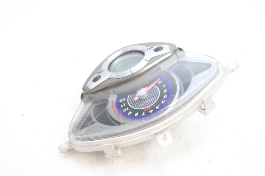 photo de TACHOMETER  KYMCO MOVIE S 125 (2009 - 2018) - Details der Befestigungspunkte