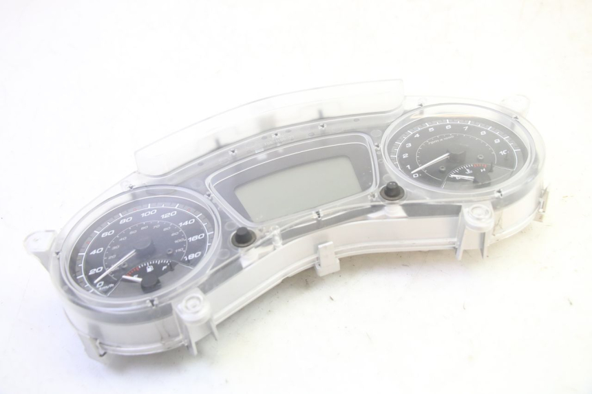 photo de TACHOMETER  PIAGGIO MP3 HPE 350 (2018 - 2020) - Details der Befestigungspunkte
